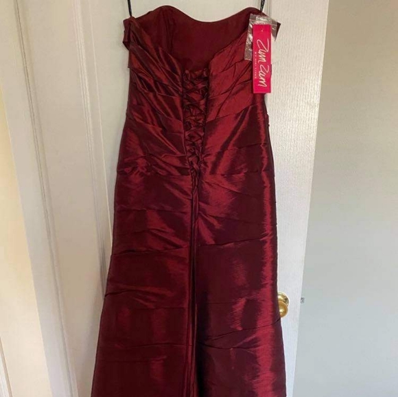 Floor length gown - Picture 2 of 3